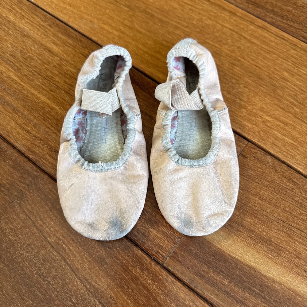 Capezio ballet shoes girl size 11.5